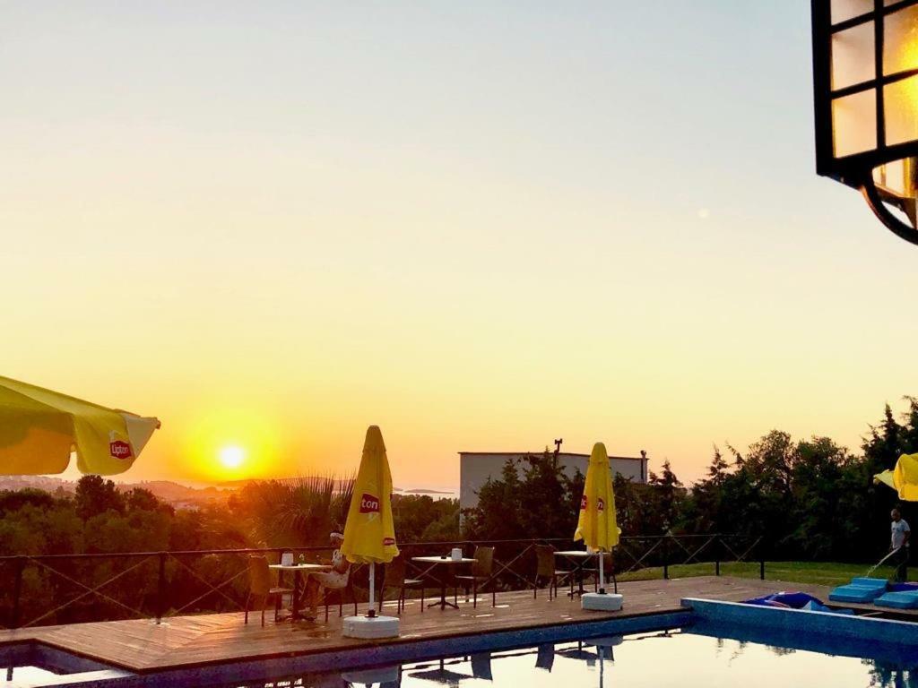 Victoria Hotel&Lounge Foça Esterno foto