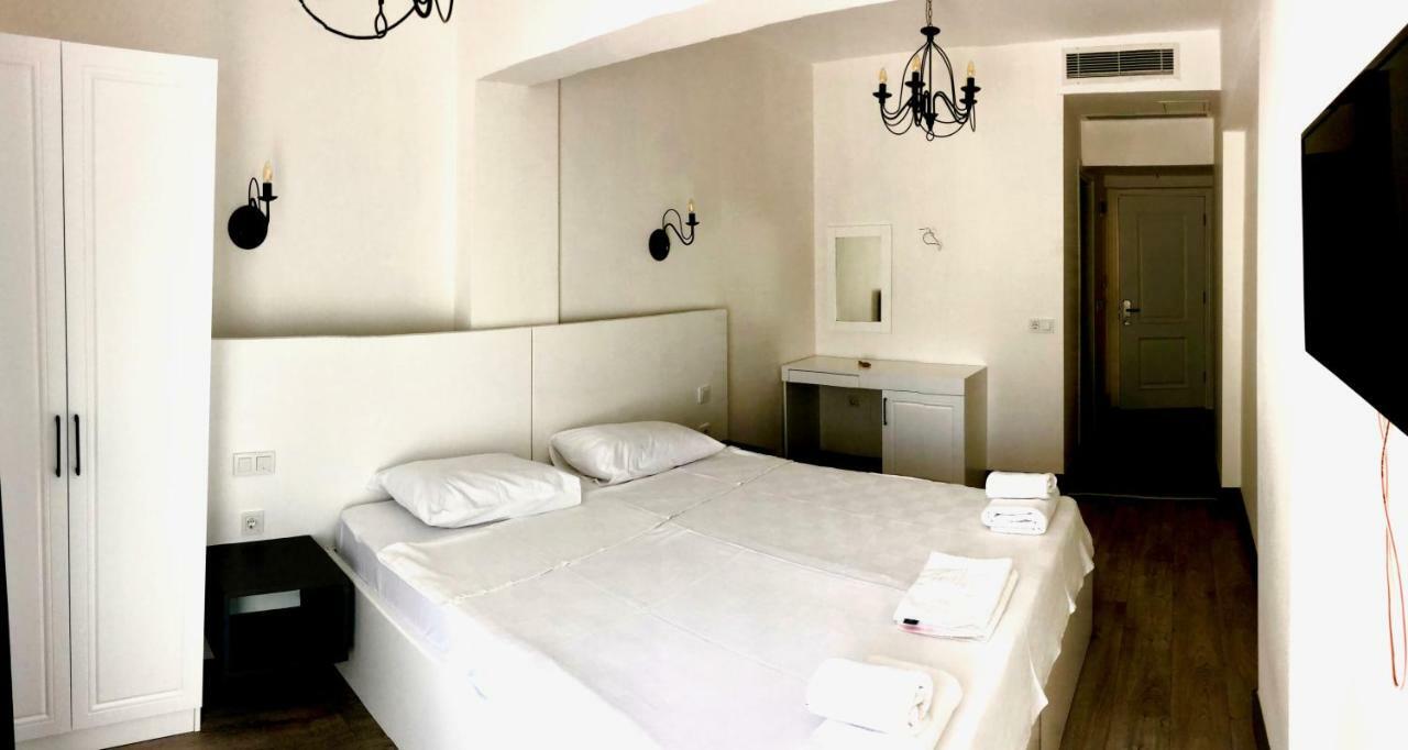 Victoria Hotel&Lounge Foça Esterno foto