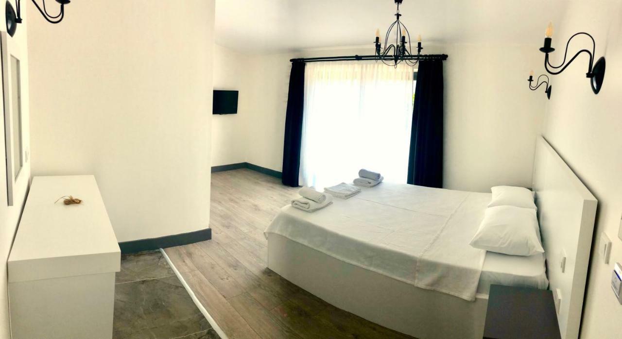 Victoria Hotel&Lounge Foça Esterno foto